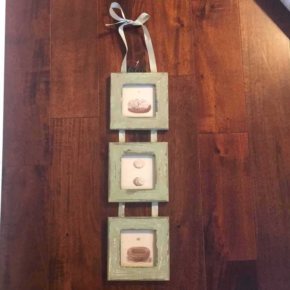 Wooden frames with ribbon